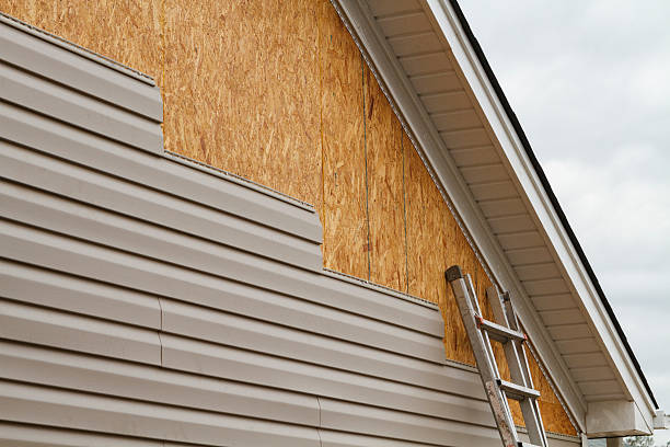 Professional Vinyl Siding technician working in Sterling, CO